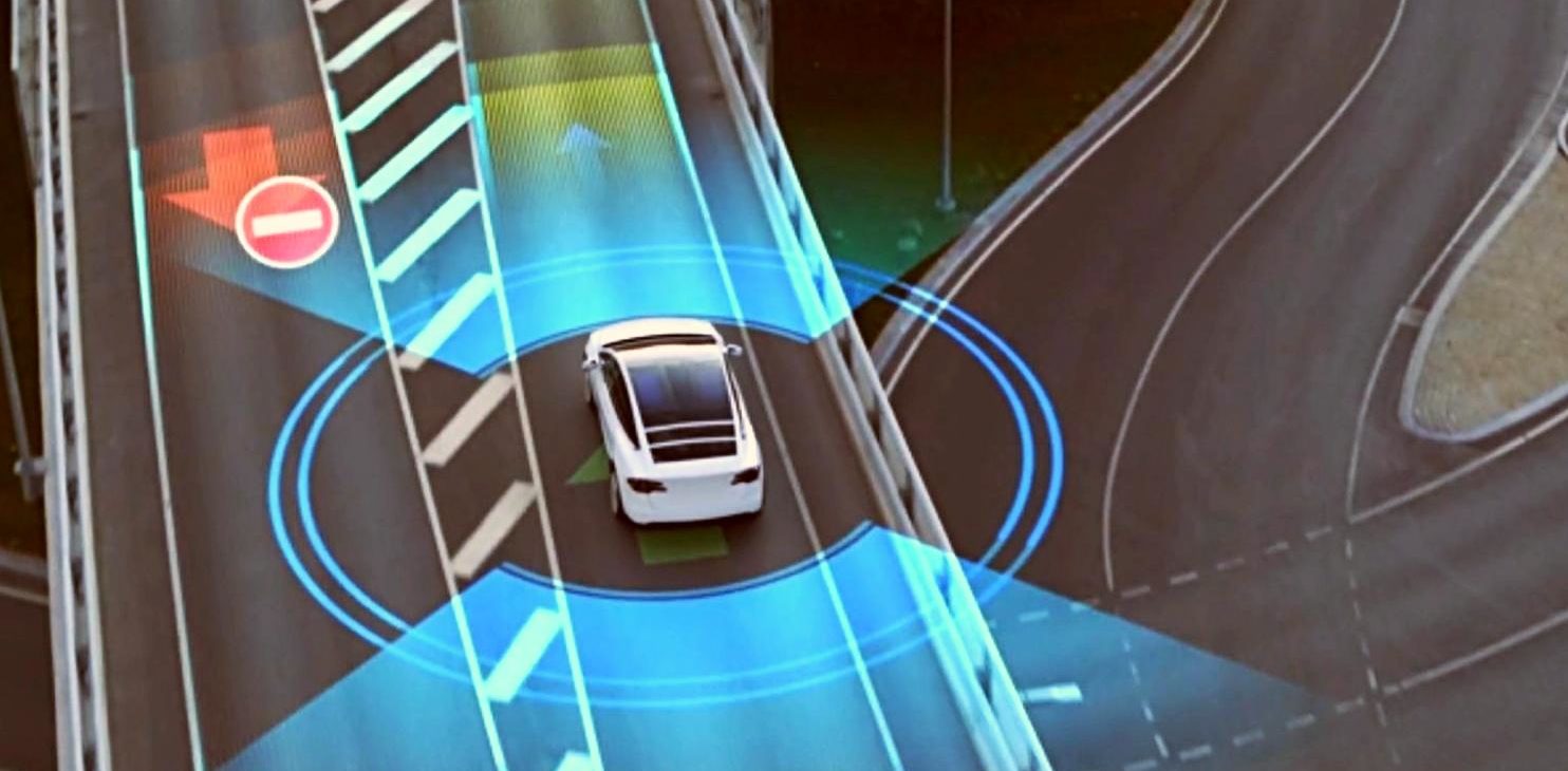 adas センシング技術を使用して道路を走行する自動車のイメージ。