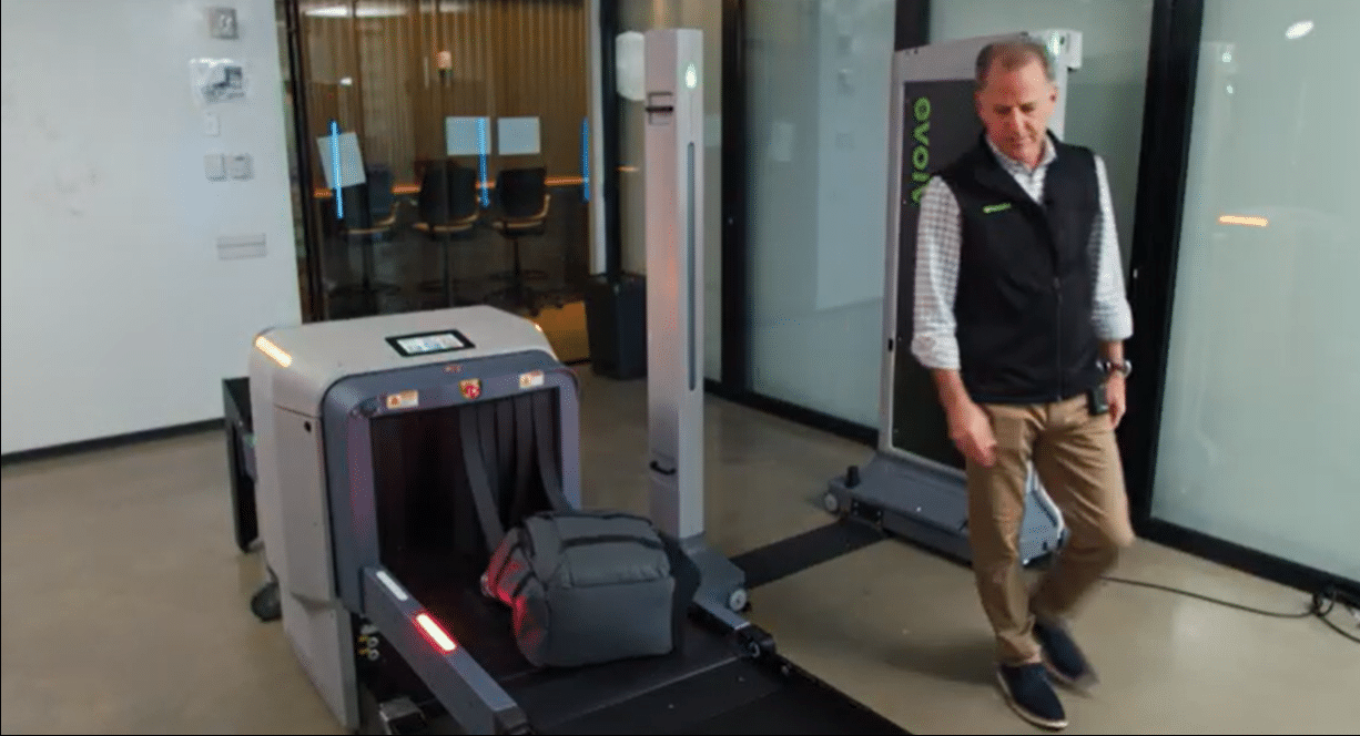 AI-powered X-ray bag screening in action