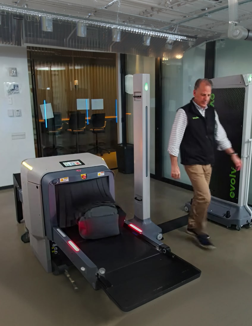 Evolv eXpedite – AI-Powered X-Ray Bag Screening with Hailo-8 M.2 AI Acceleration Module